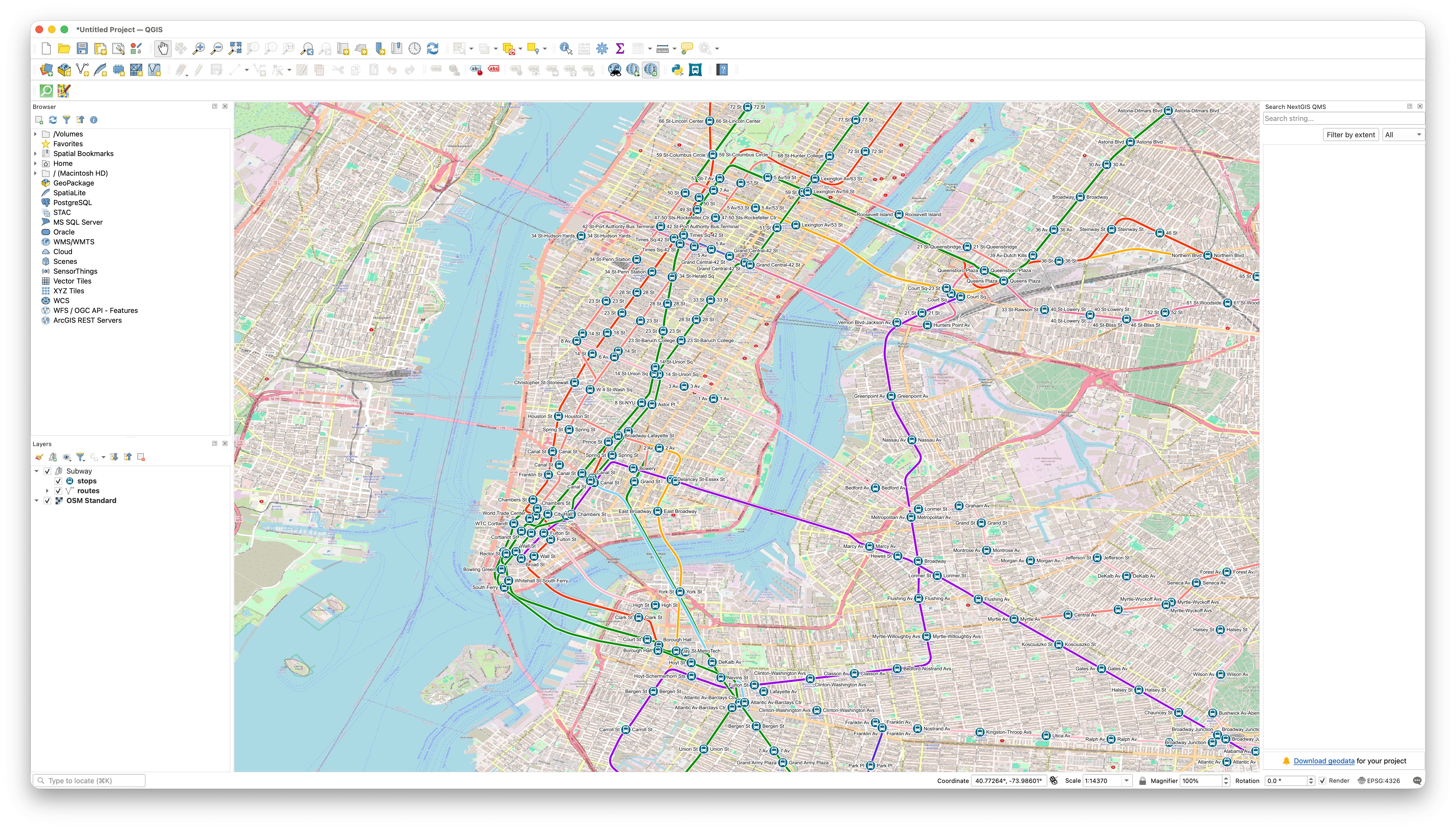 Rutas y paradas cargadas en QGIS con GTFS Go. Permite detectar visualmente paradas mal posicionadas o recorridos con errores geométricos.
