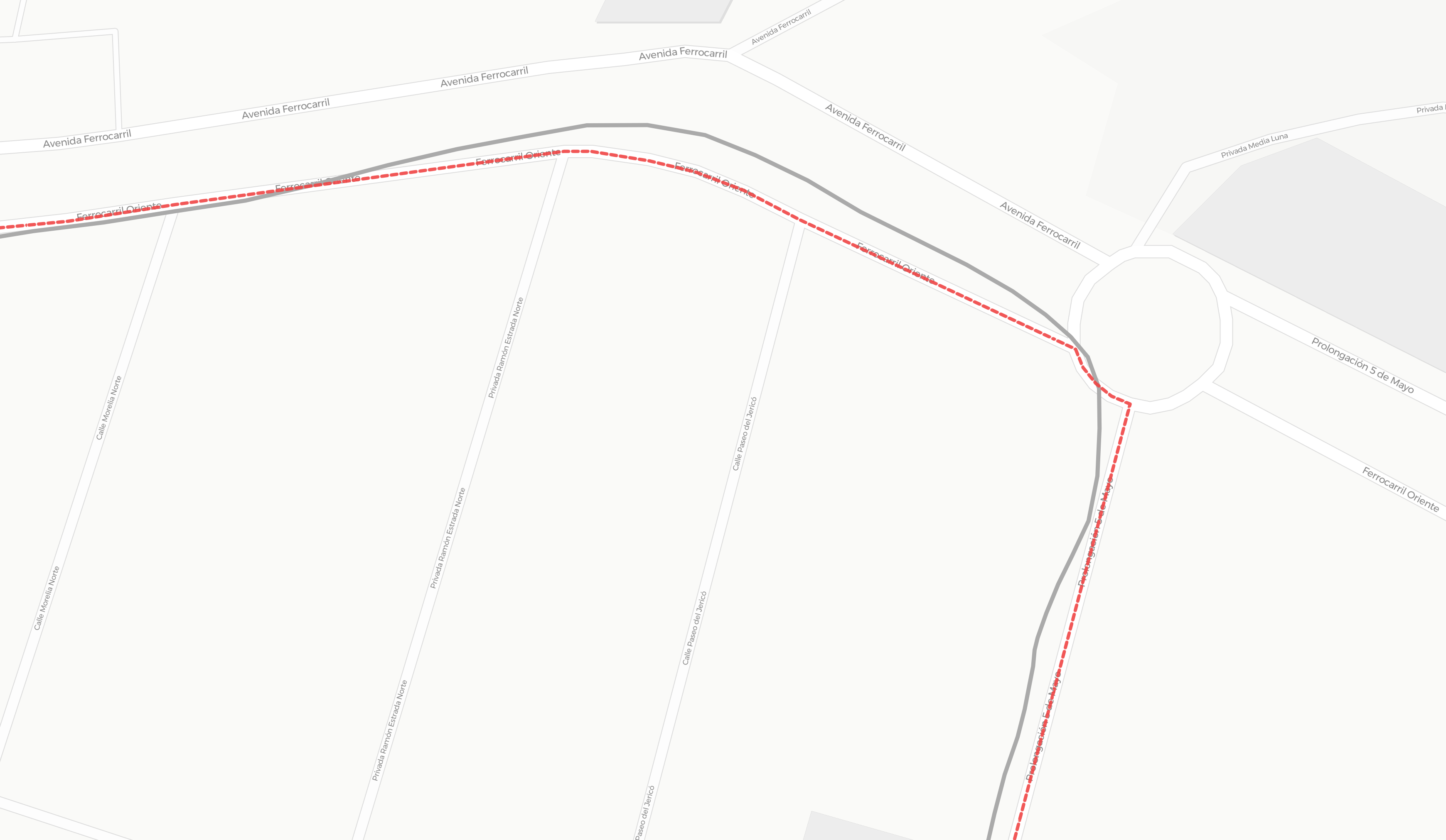 Trazado mapeado con GPS (gris) vs trazado ajustado a la calle (rojo)